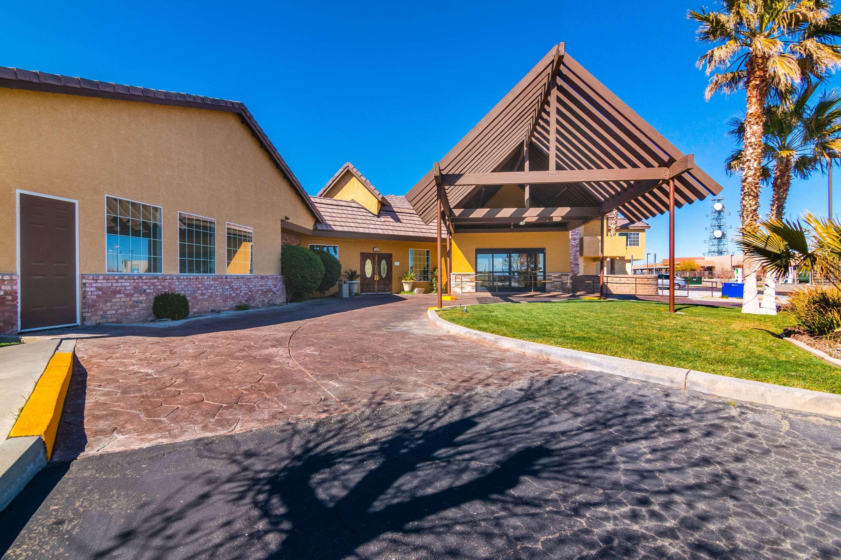 Comfort Inn & Suites Mojave Exterior foto