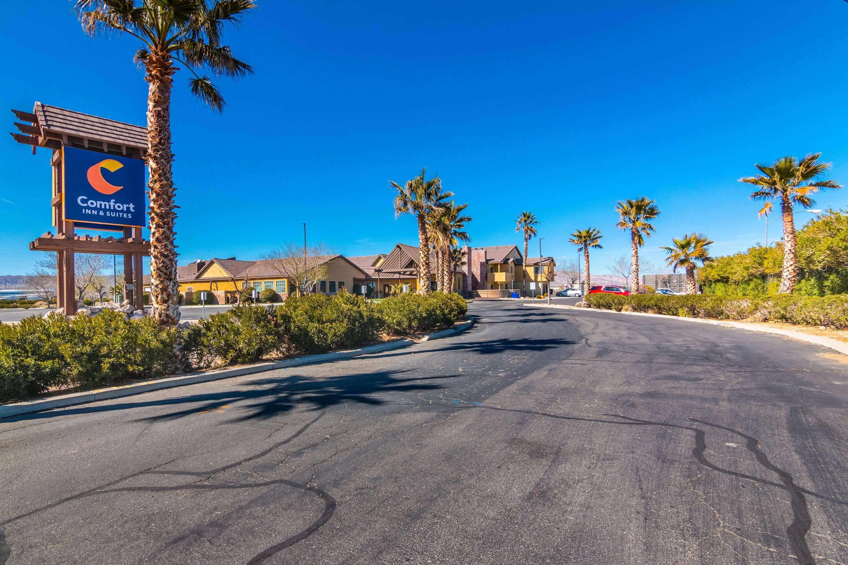 Comfort Inn & Suites Mojave Exterior foto